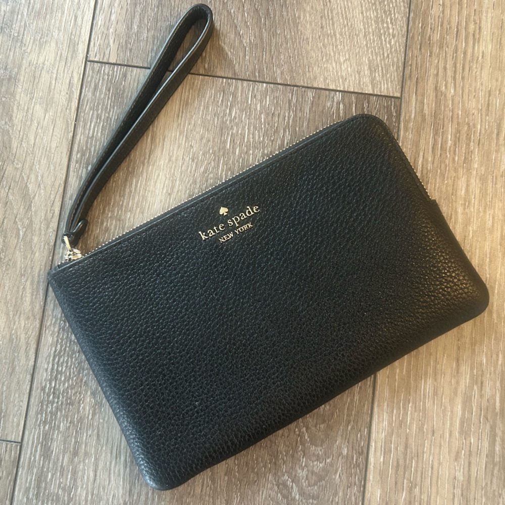 NEW Kate Spade New York Women's Leila Pebbled Leather Medium Top Zip Wristlet